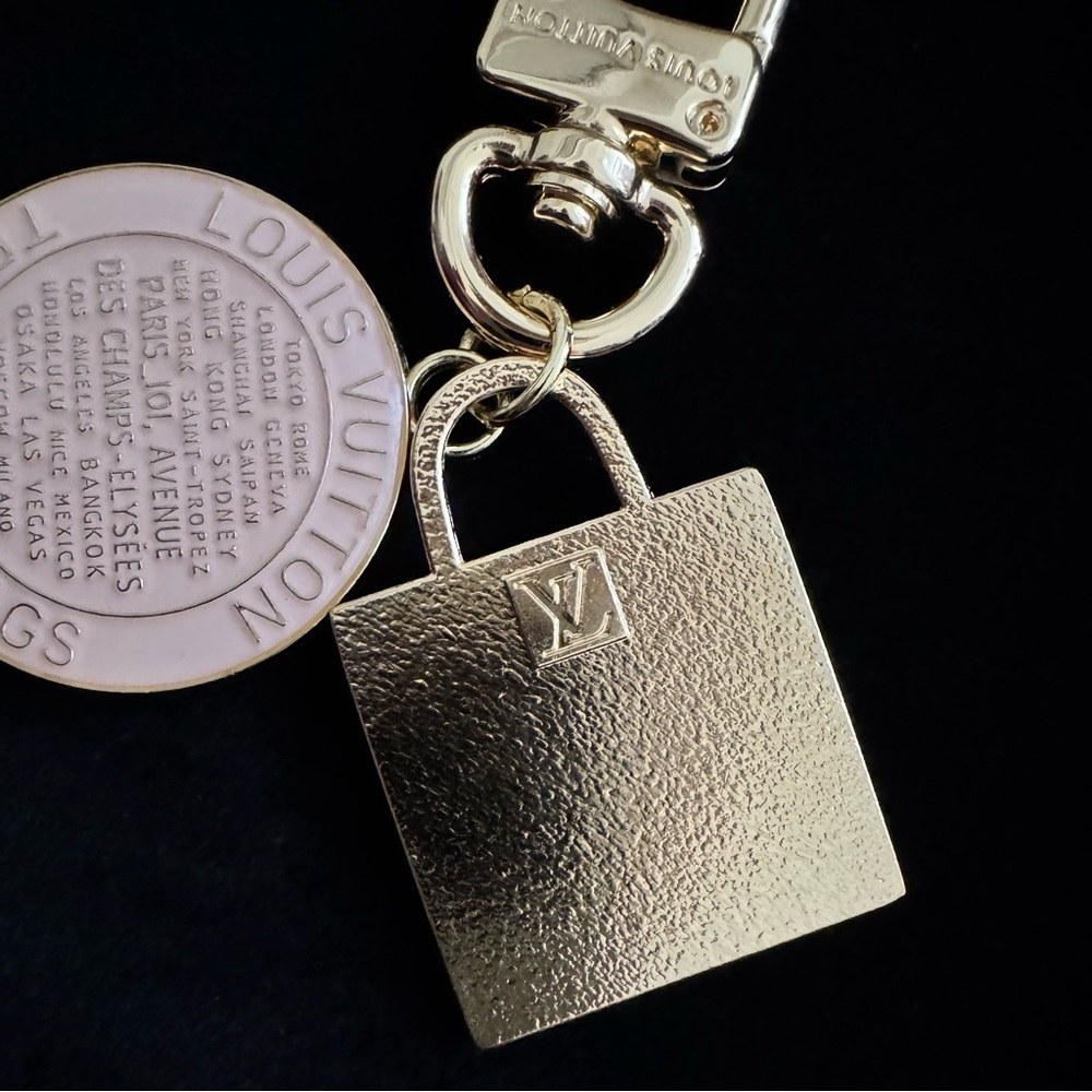 LOUIS VUITTON KEY CHAIN BAG CHARM - Picture 2 of 3